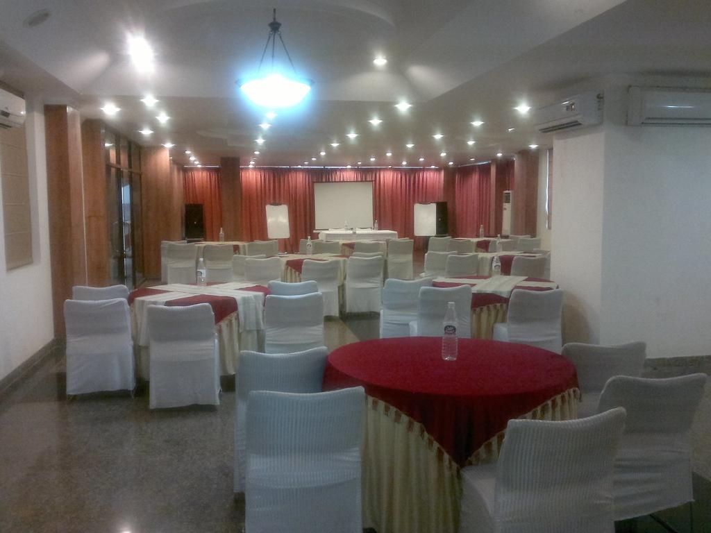 Hotel Corporate Regency à New Delhi Extérieur photo